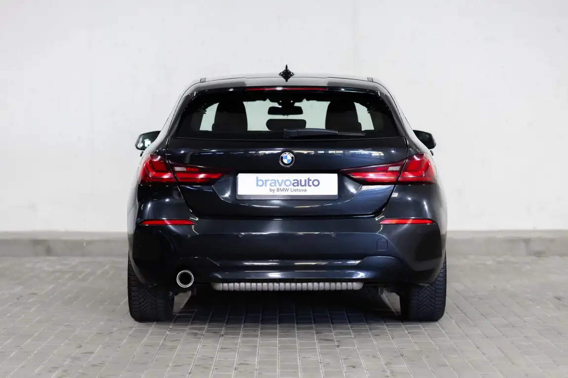 BMW 1 SERIES