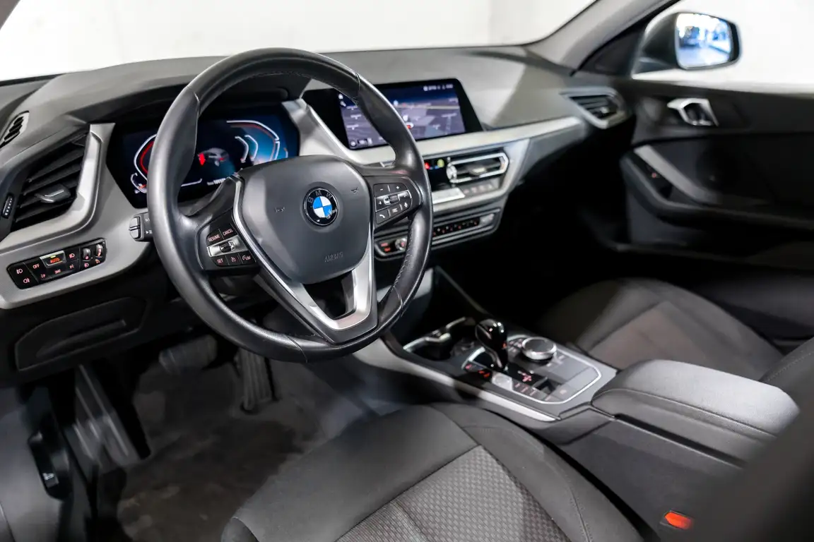 BMW 1 SERIES