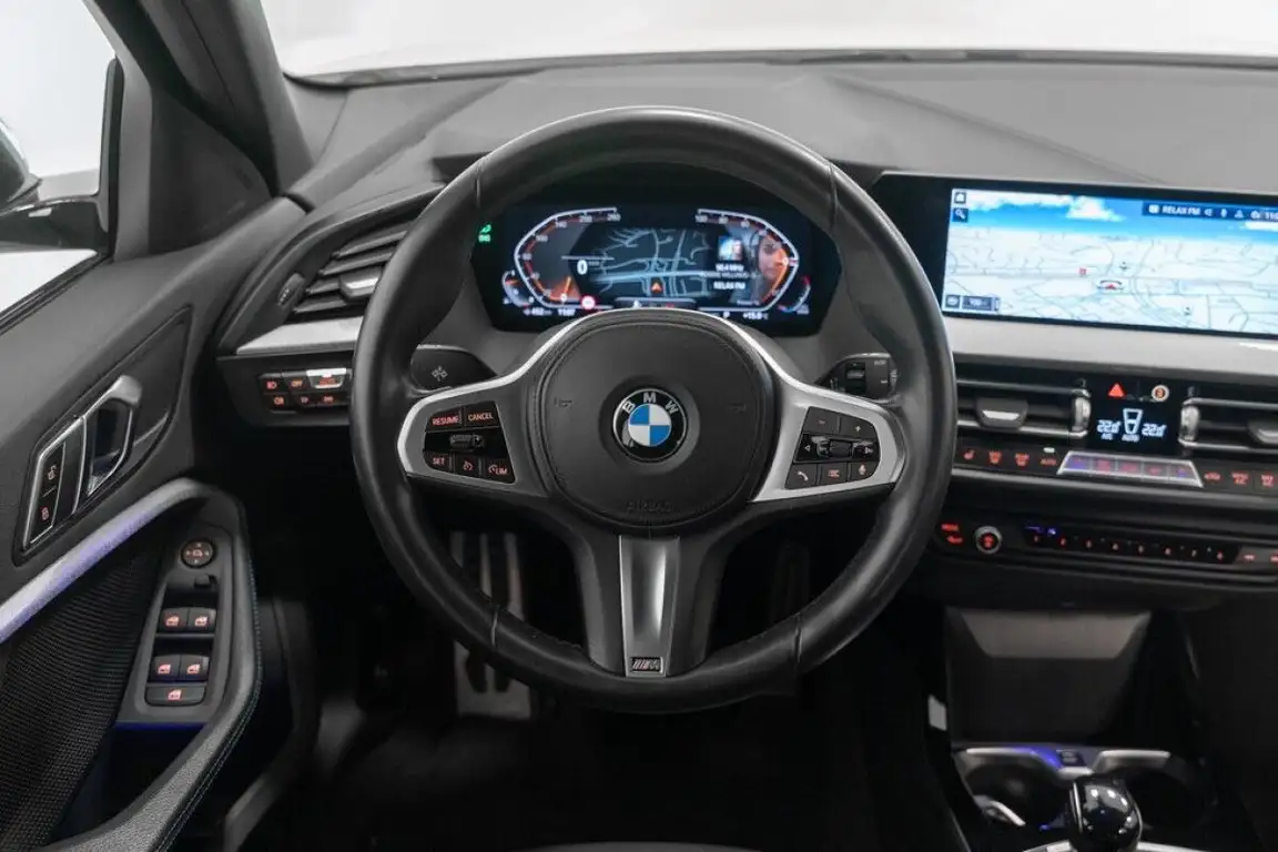 BMW 1 SERIES
