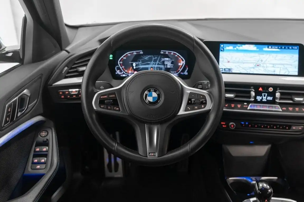 BMW 1 SERIES