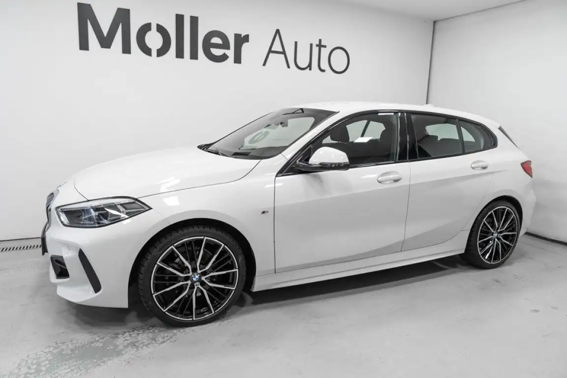 BMW 1 SERIES