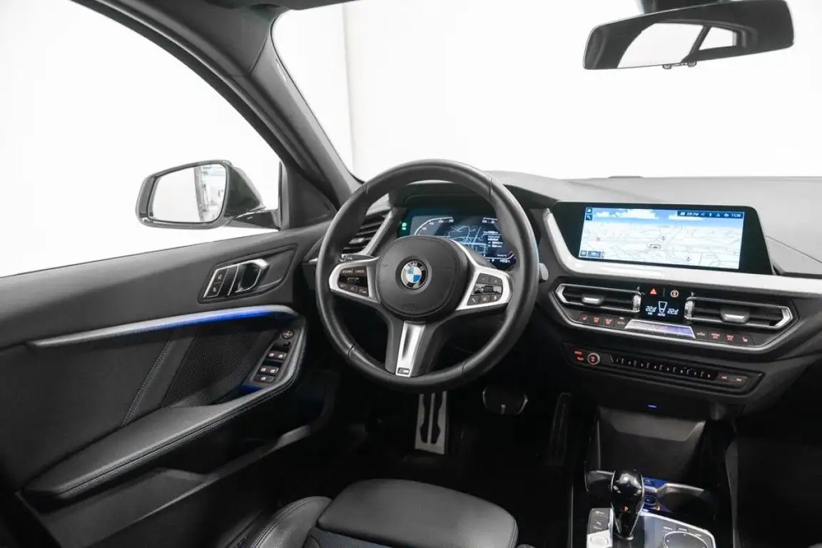 BMW 1 SERIES