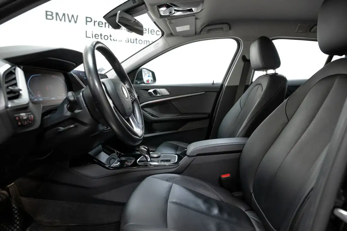 BMW 1 SERIES