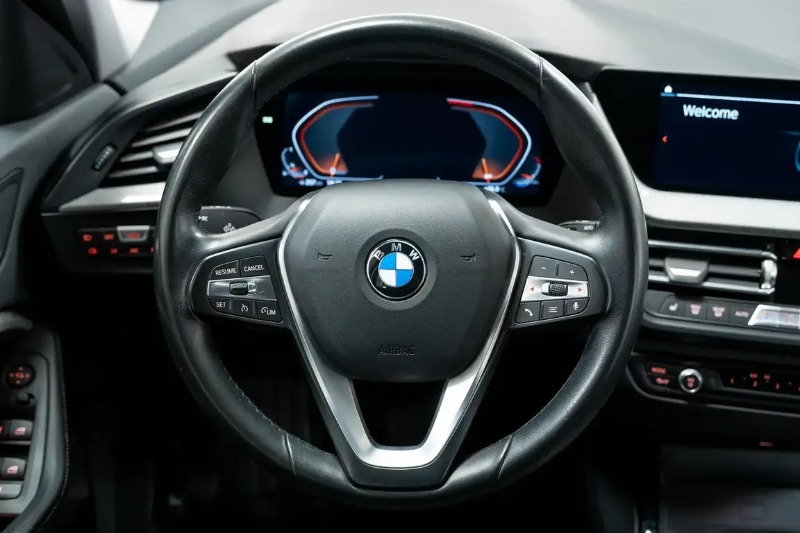 BMW 1 SERIES