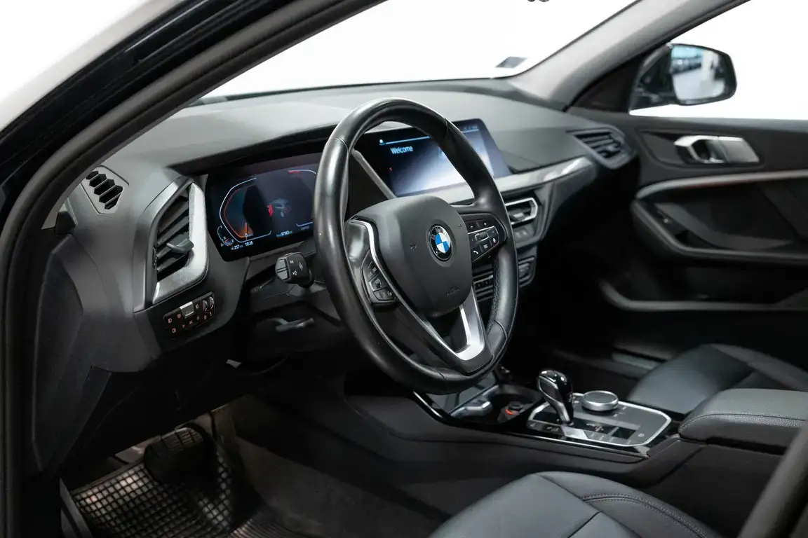 BMW 1 SERIES
