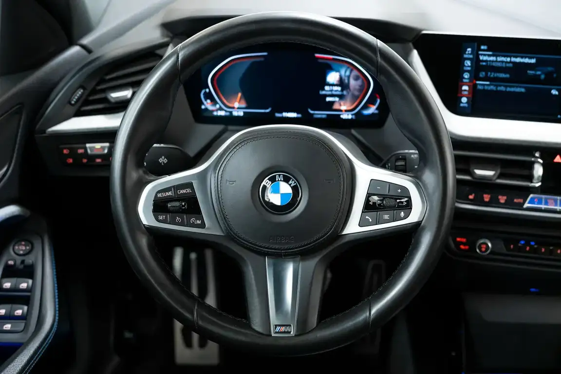 BMW 1 SERIES