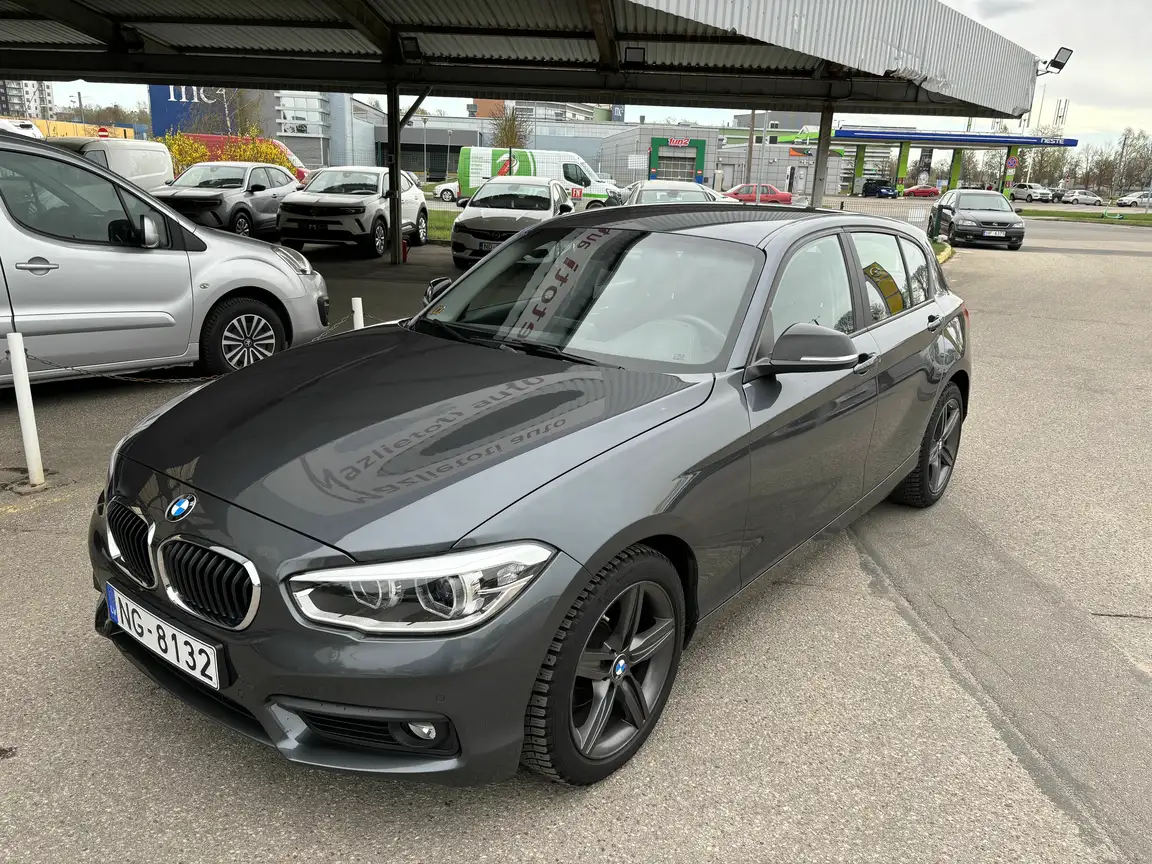 BMW 1 SERIES