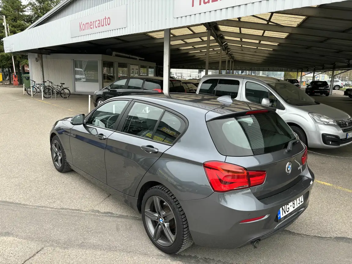 BMW 1 SERIES