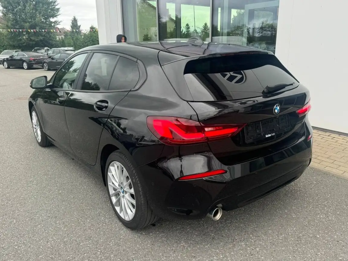 BMW 1 SERIES