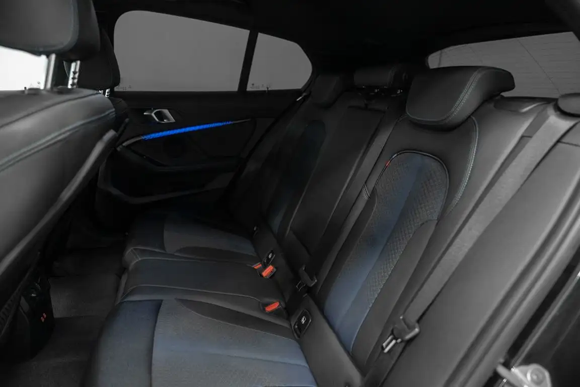 BMW 1 SERIES