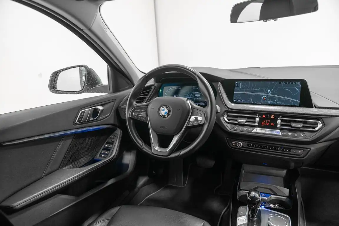 BMW 1 SERIES