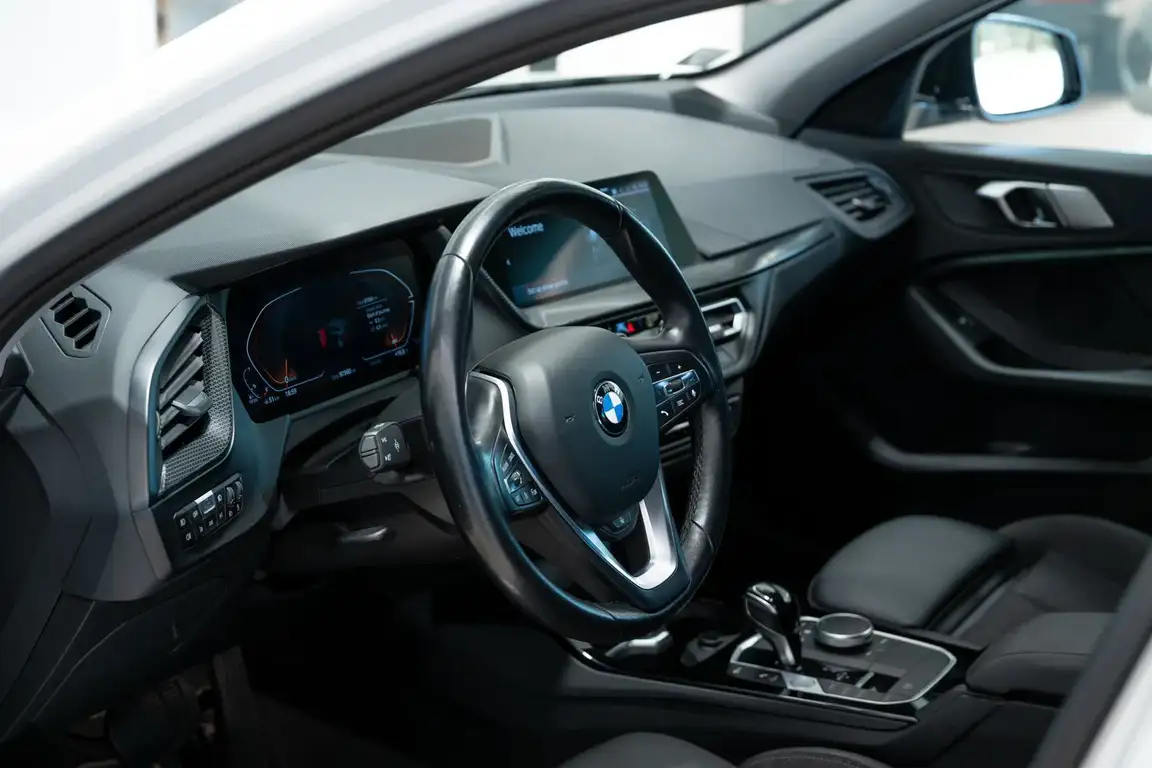 BMW 1 SERIES