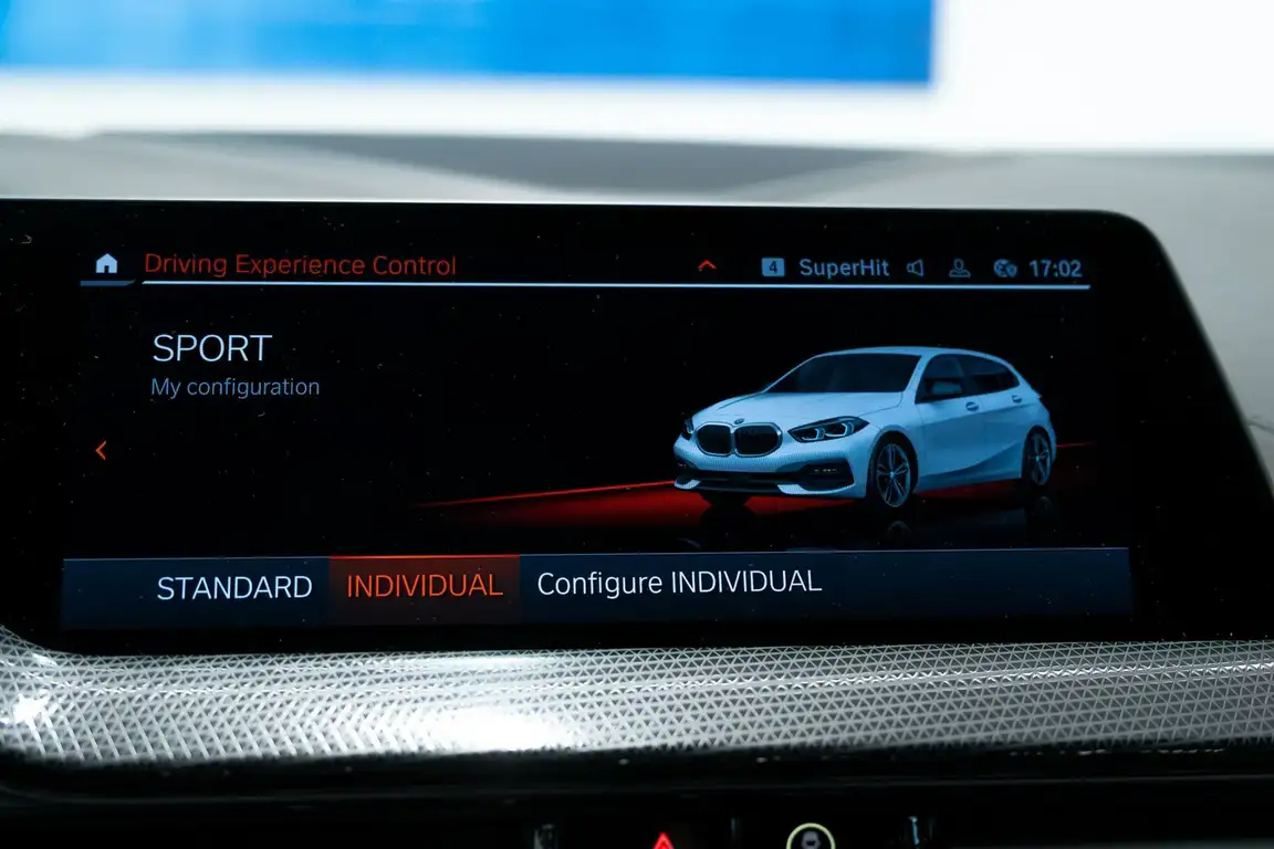 BMW 1 SERIES