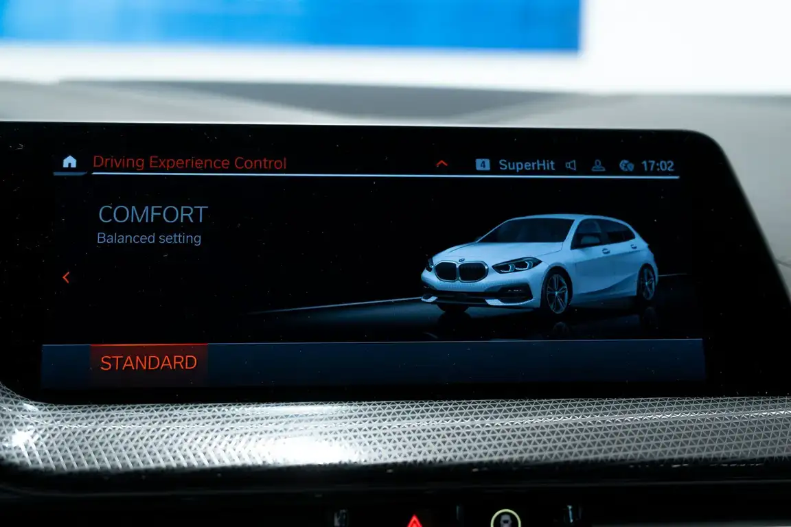 BMW 1 SERIES