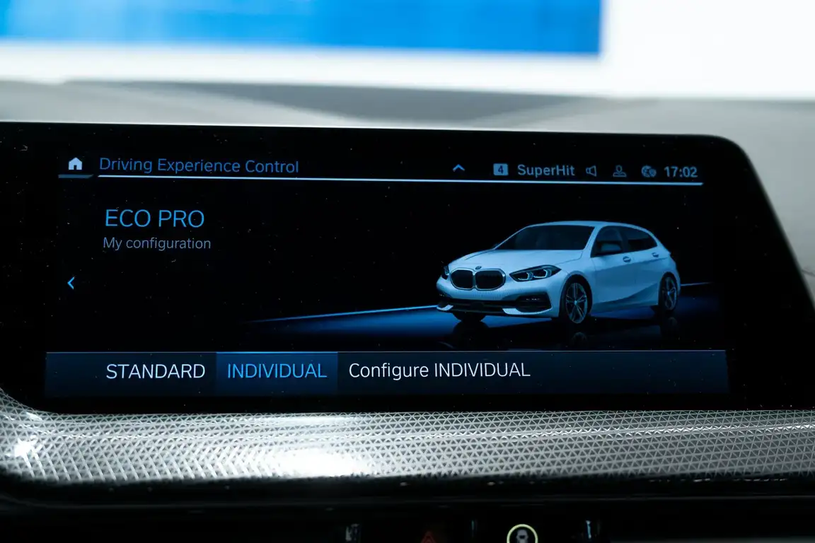 BMW 1 SERIES