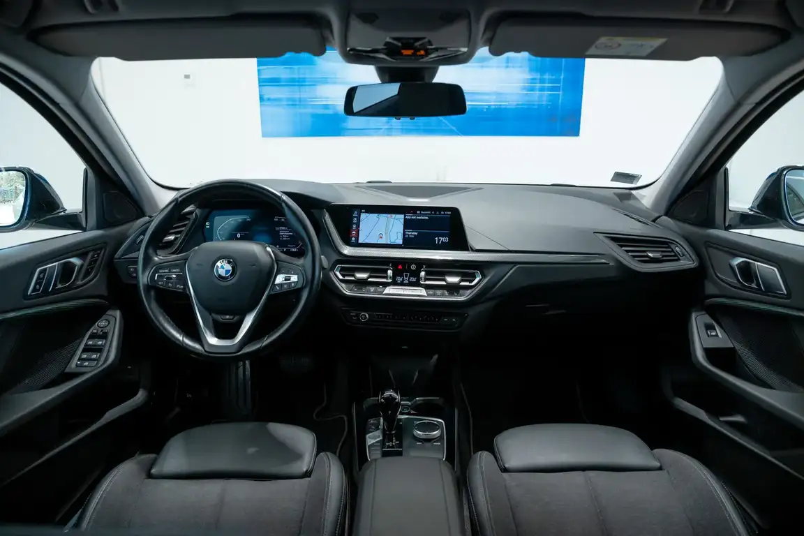BMW 1 SERIES