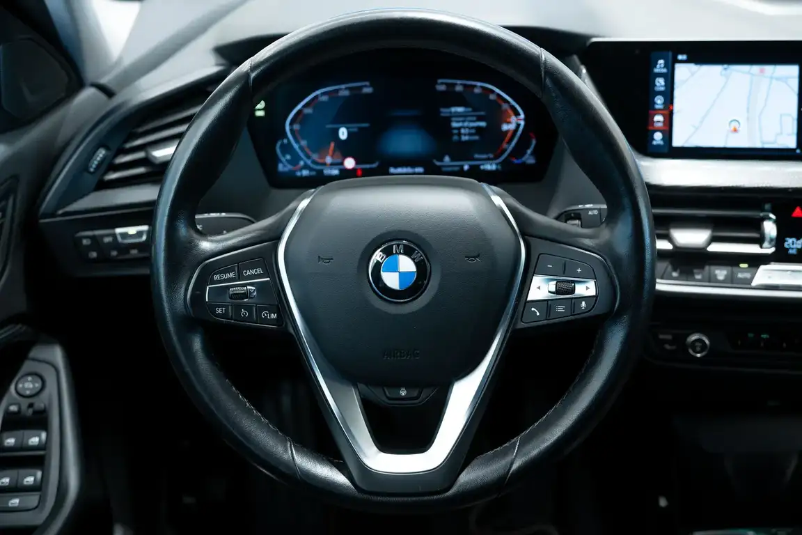 BMW 1 SERIES