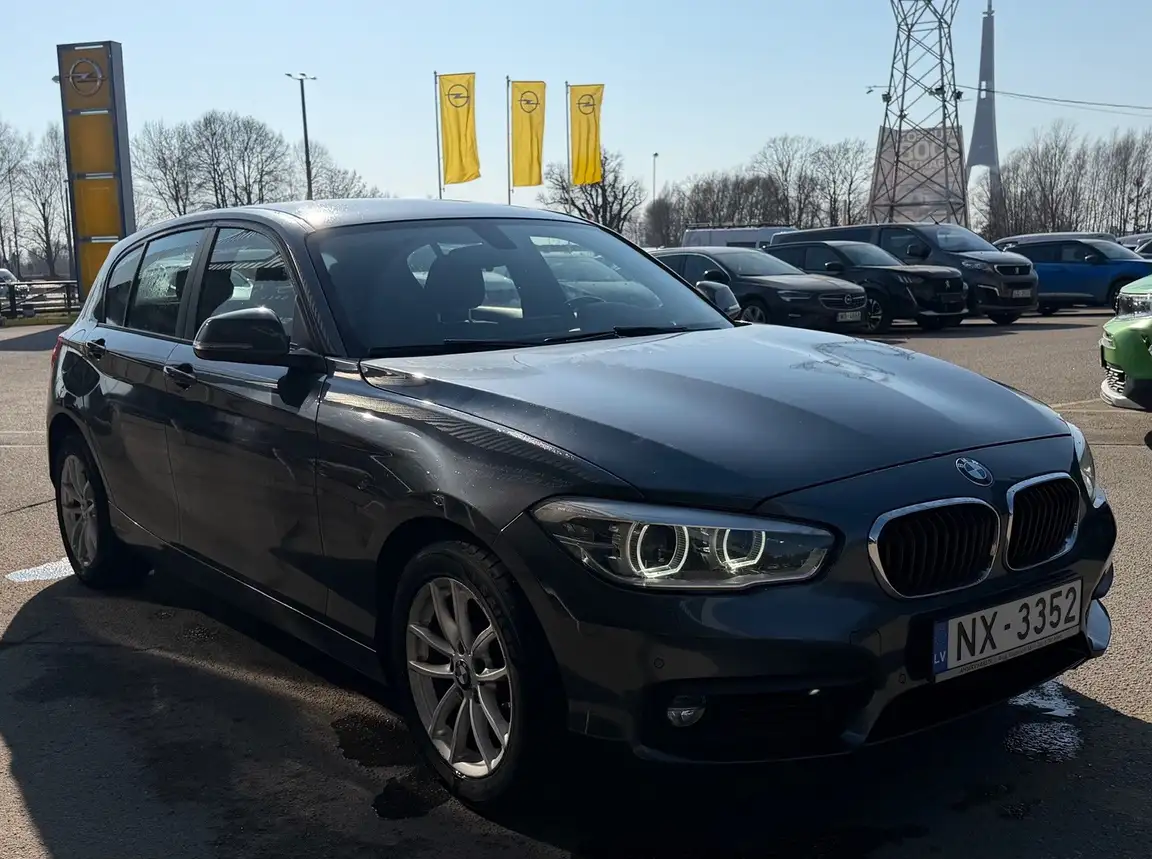 BMW 1 SERIES