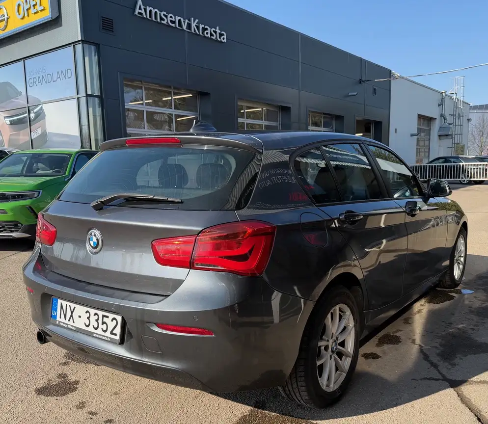 BMW 1 SERIES