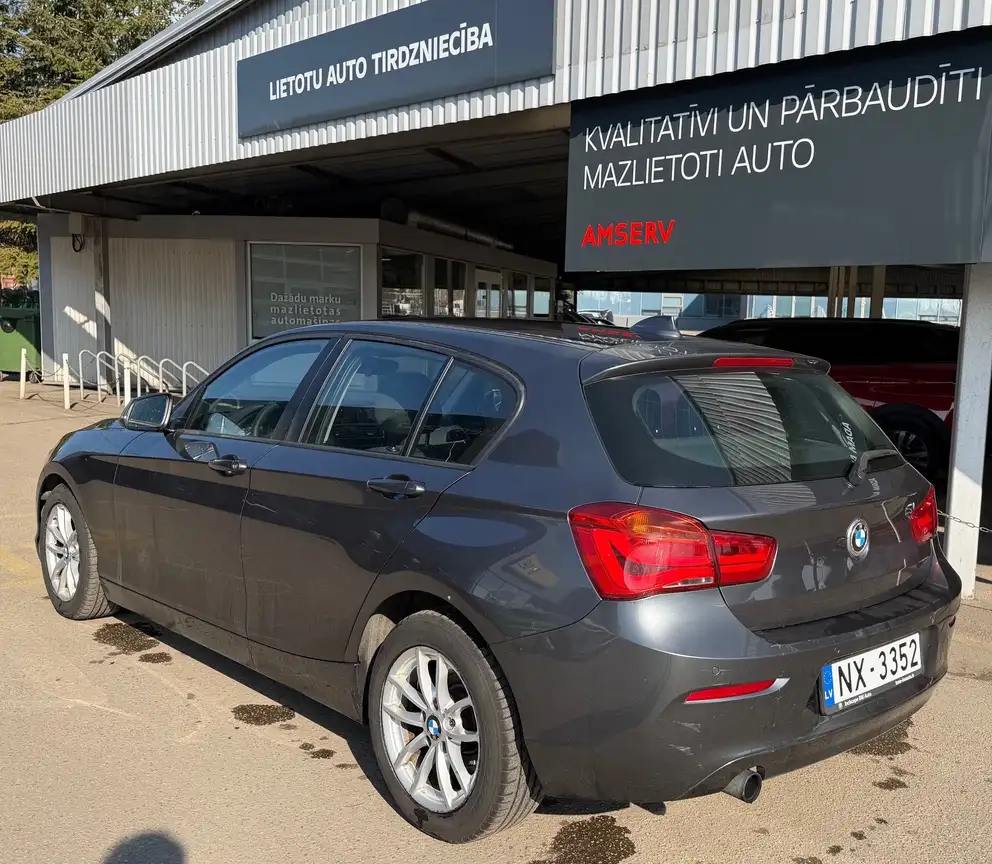 BMW 1 SERIES