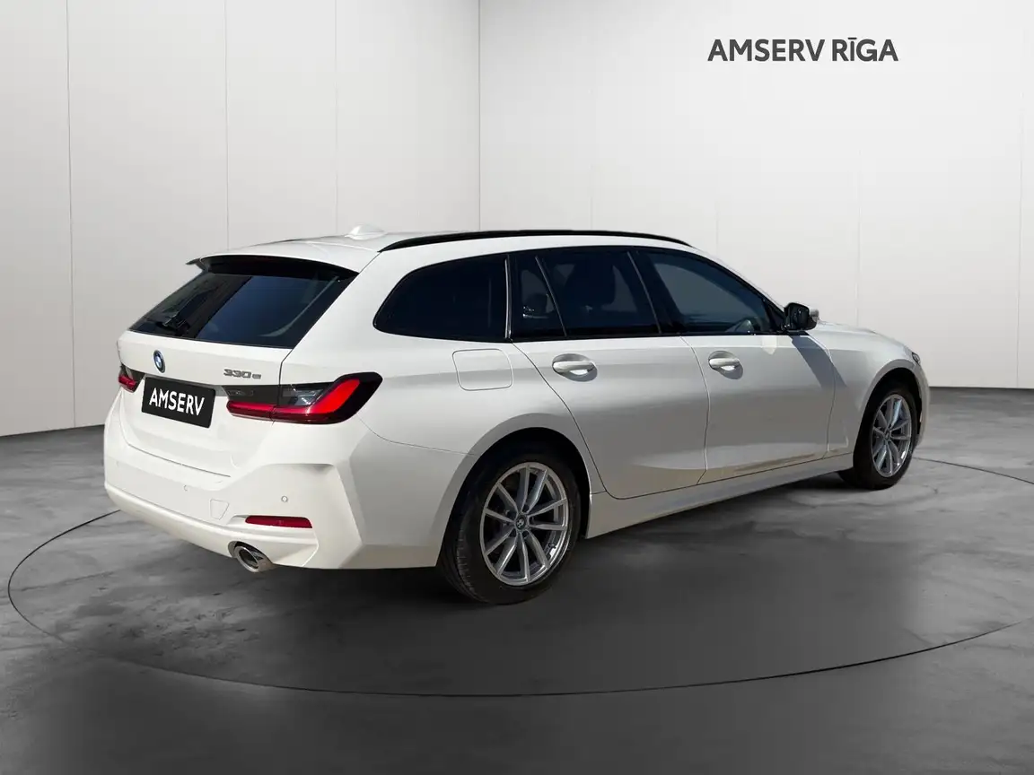 BMW 3 SERIES