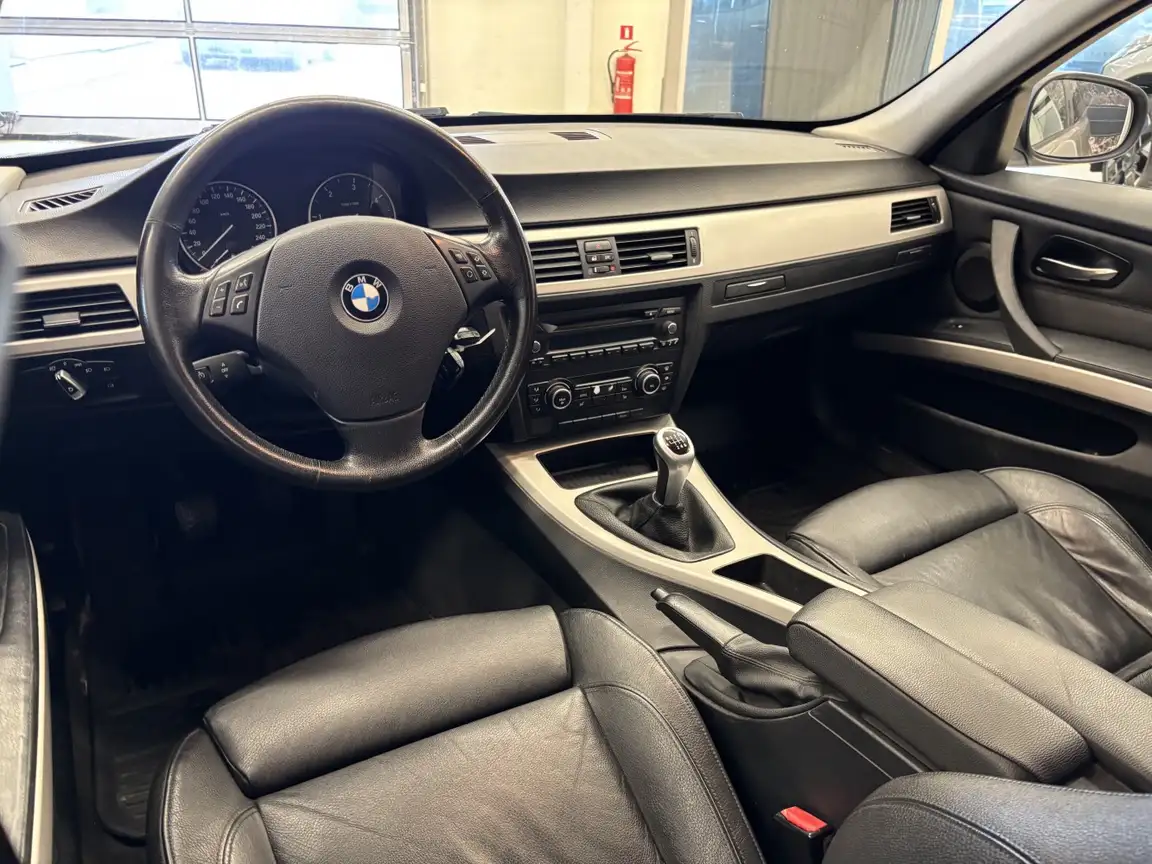 BMW 3 SERIES