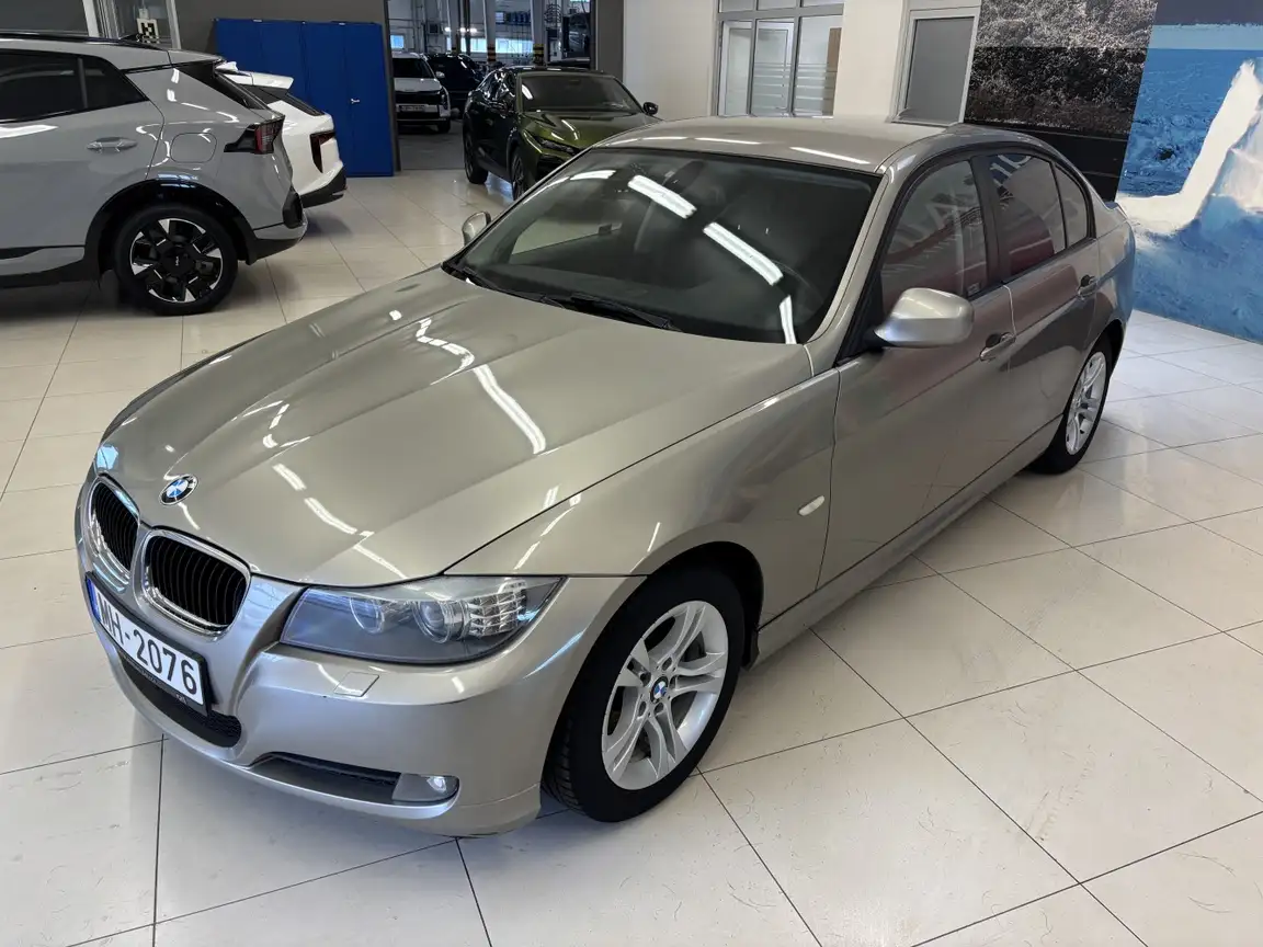 BMW 3 SERIES