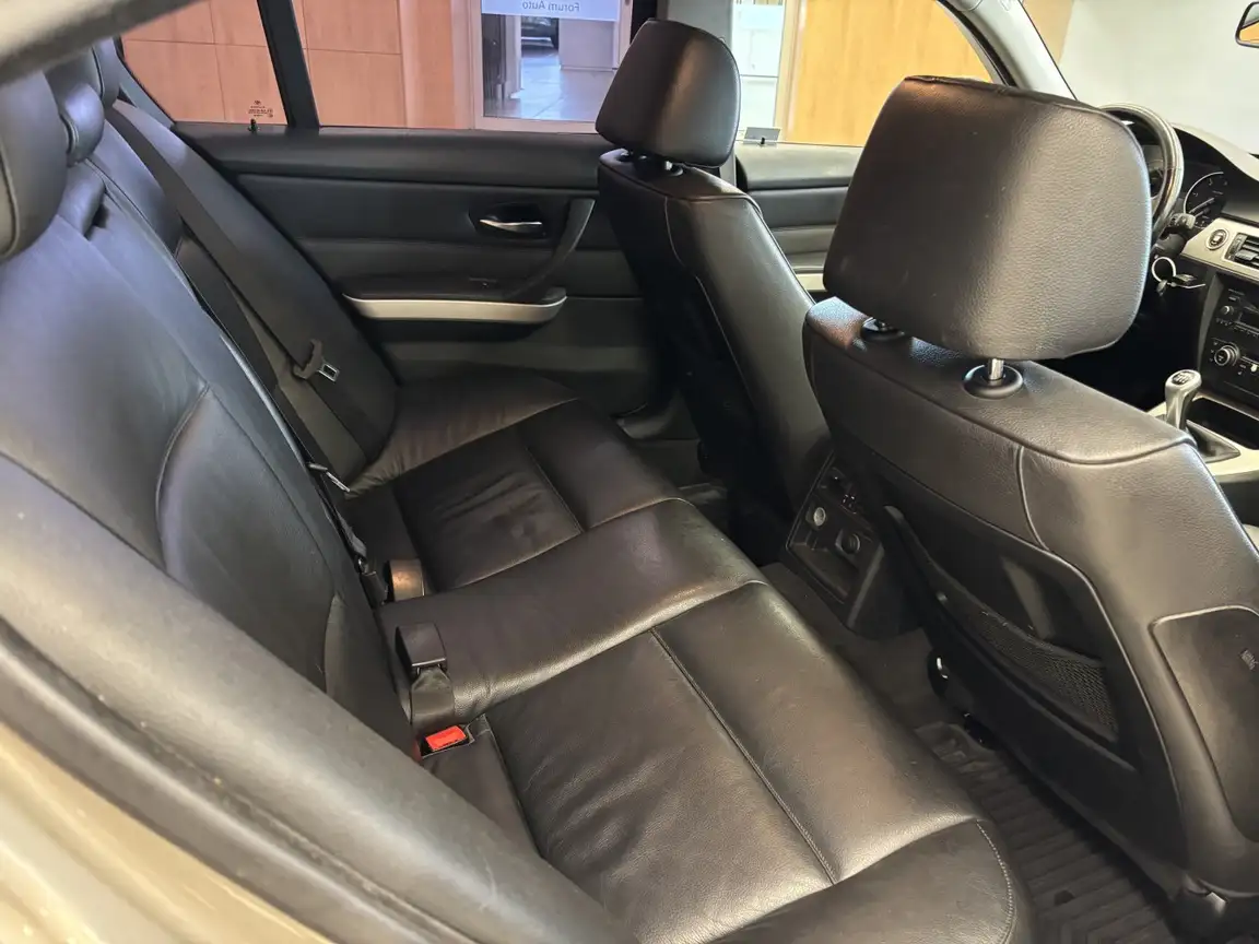 BMW 3 SERIES