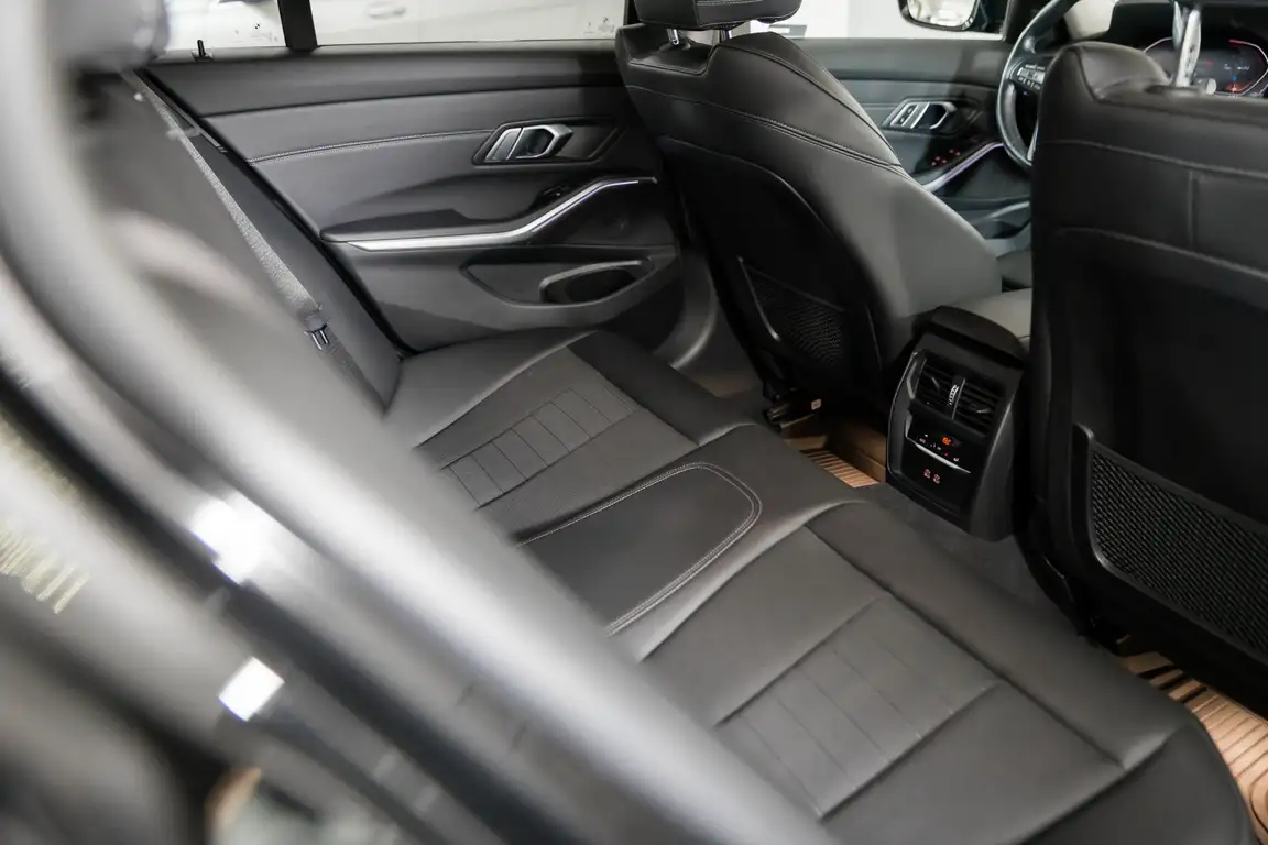 BMW 3 SERIES