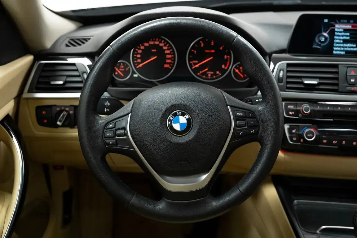 BMW 3 SERIES