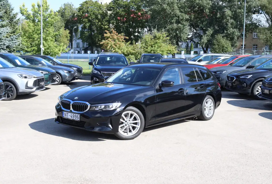 BMW 3 SERIES