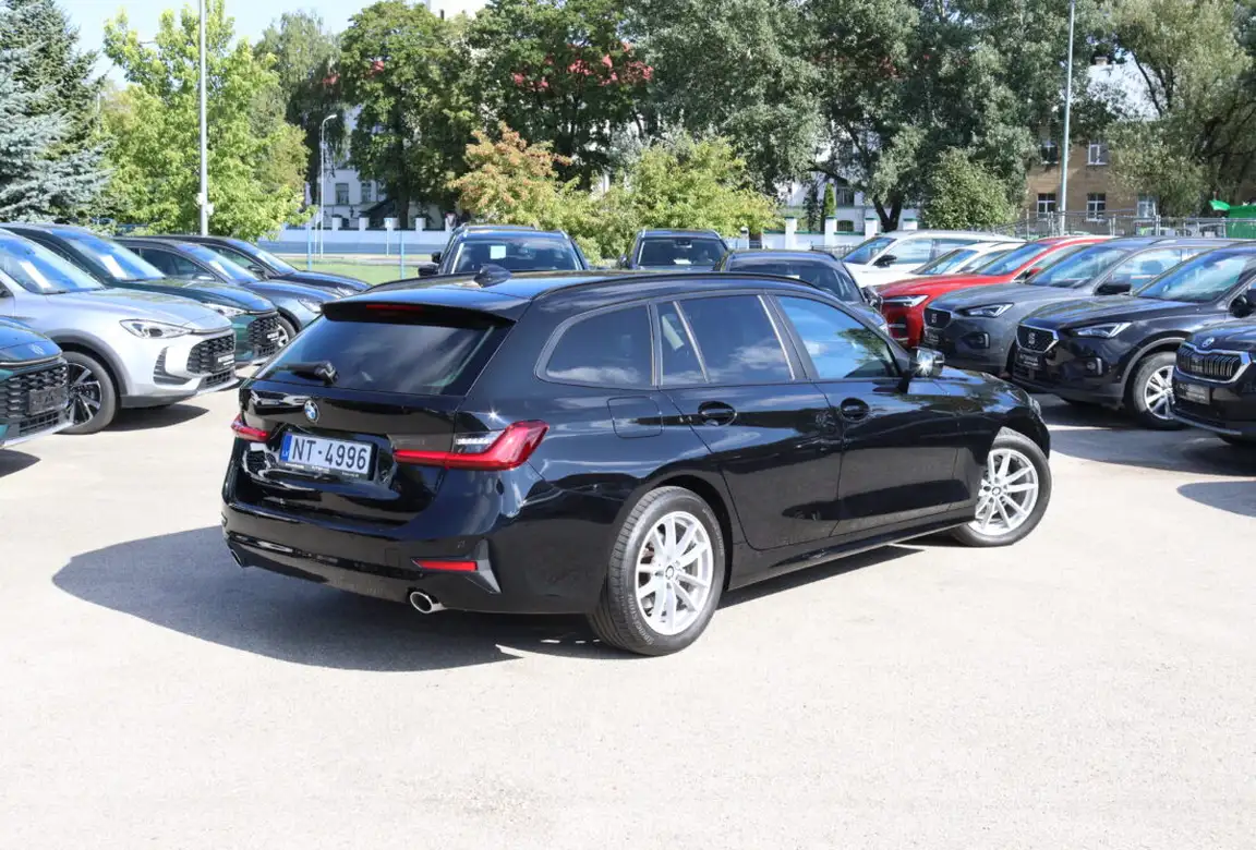 BMW 3 SERIES
