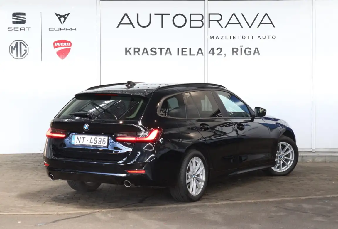 BMW 3 SERIES