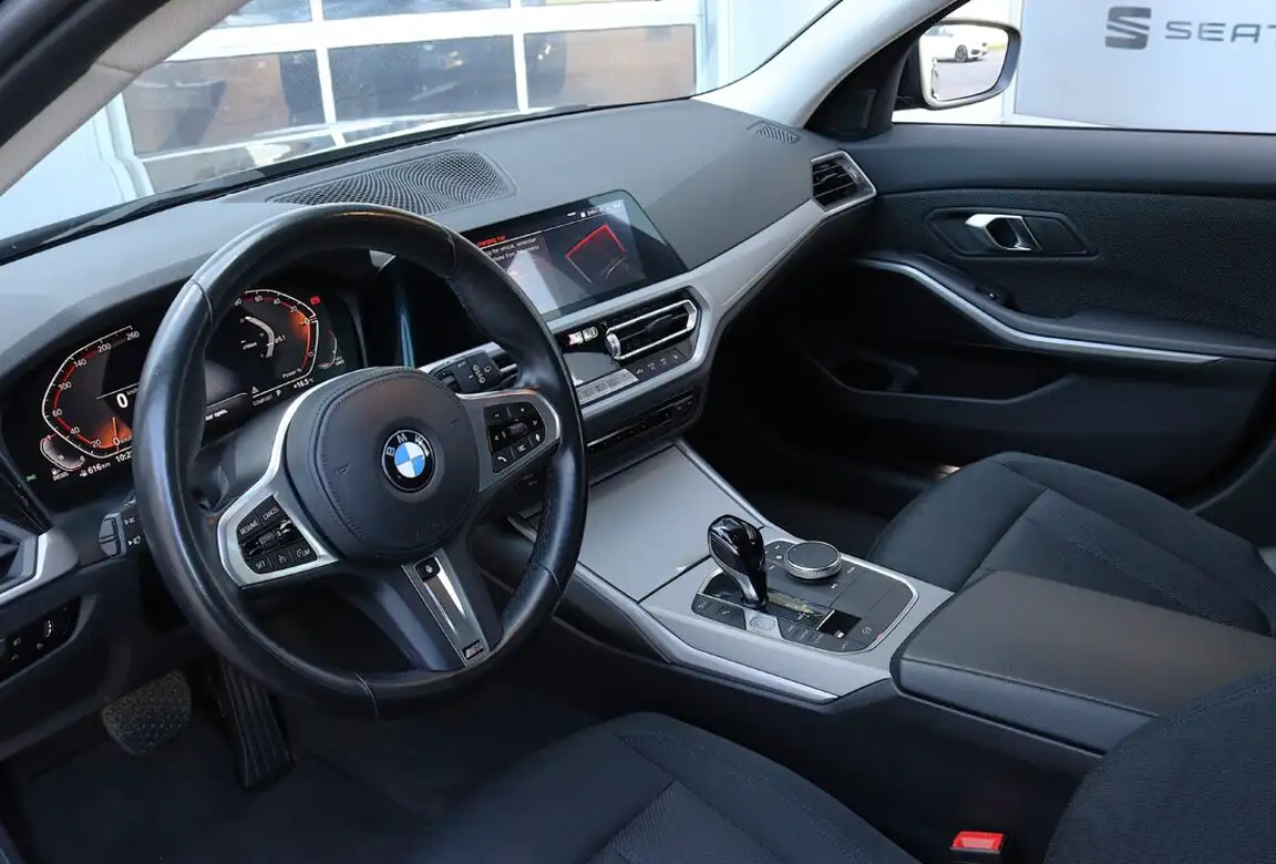 BMW 3 SERIES