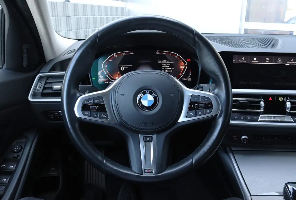 BMW 3 SERIES