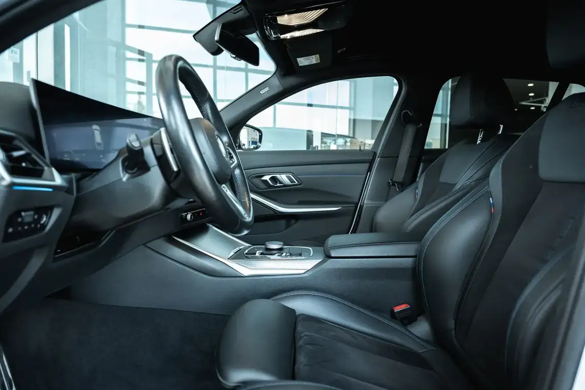 BMW 3 SERIES