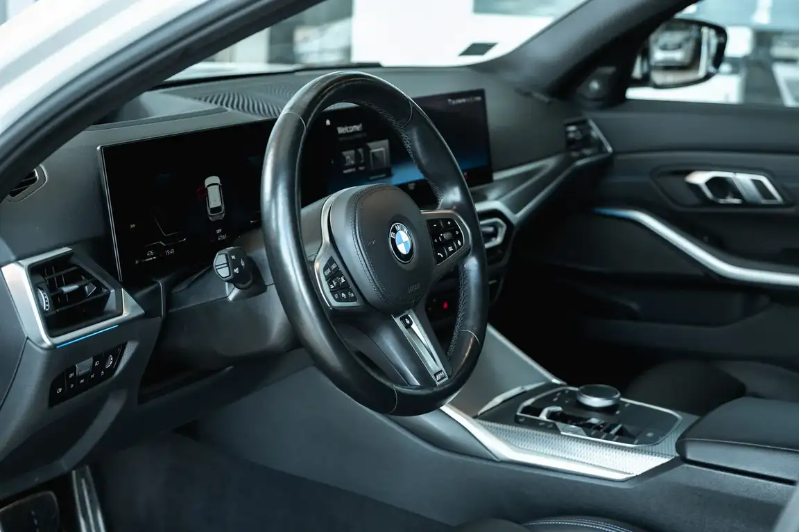 BMW 3 SERIES