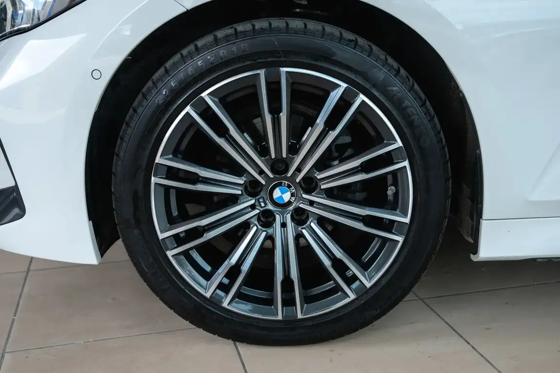 BMW 3 SERIES