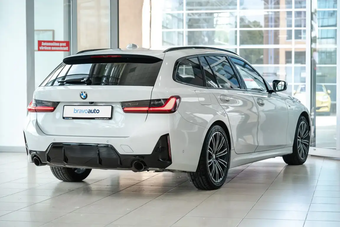 BMW 3 SERIES