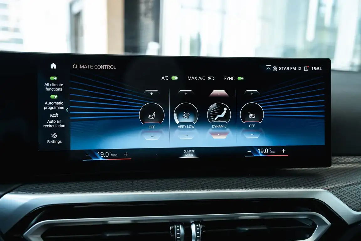 BMW 3 SERIES