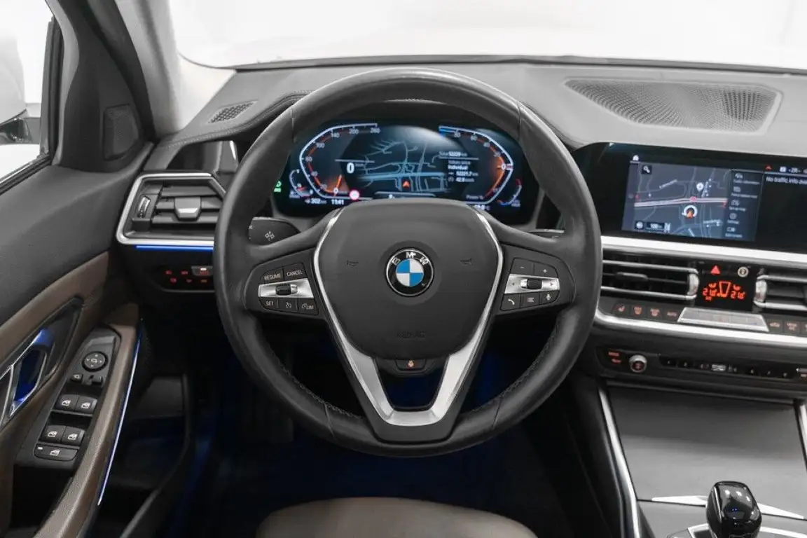 BMW 3 SERIES