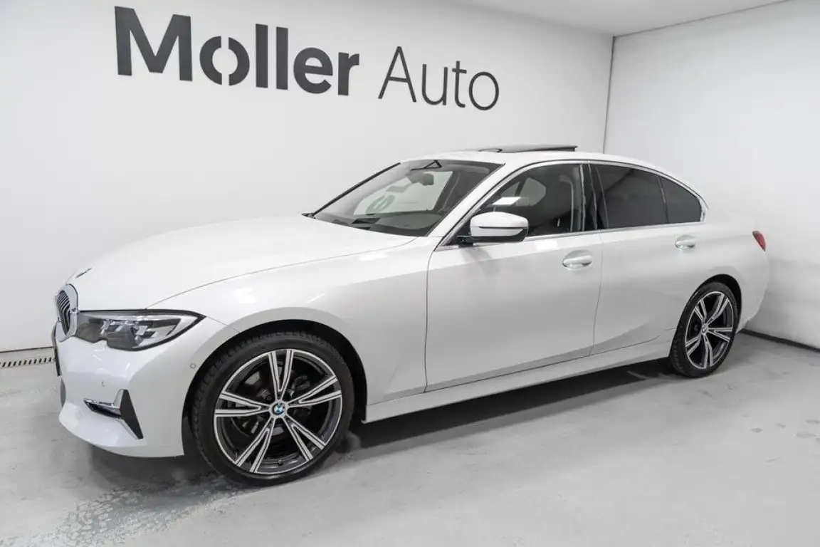 BMW 3 SERIES