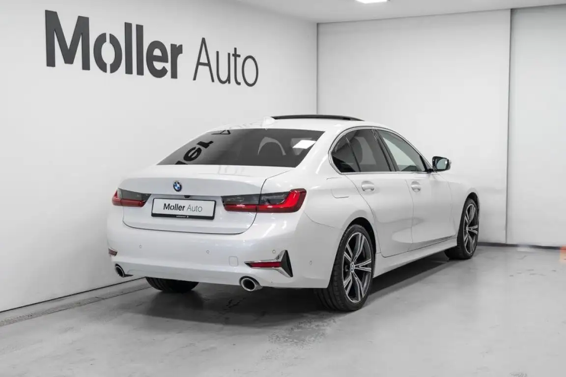 BMW 3 SERIES