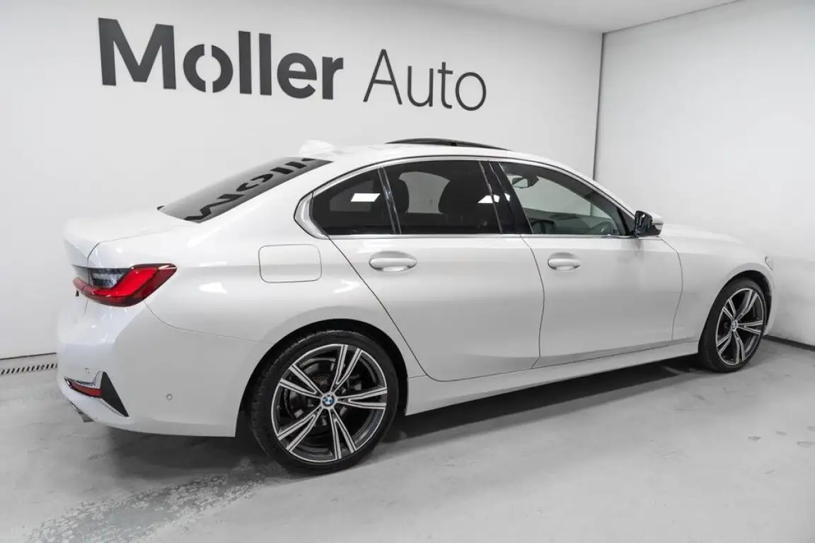 BMW 3 SERIES