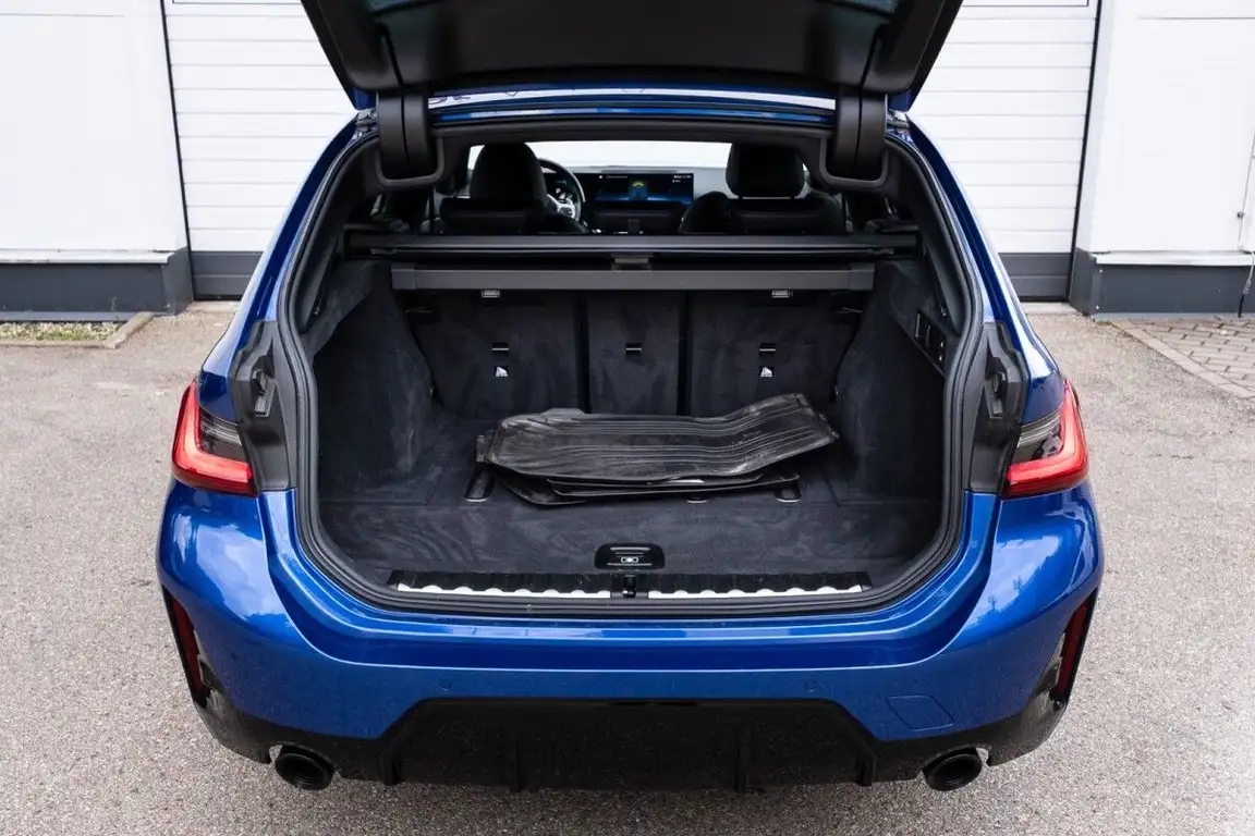 BMW 3 SERIES
