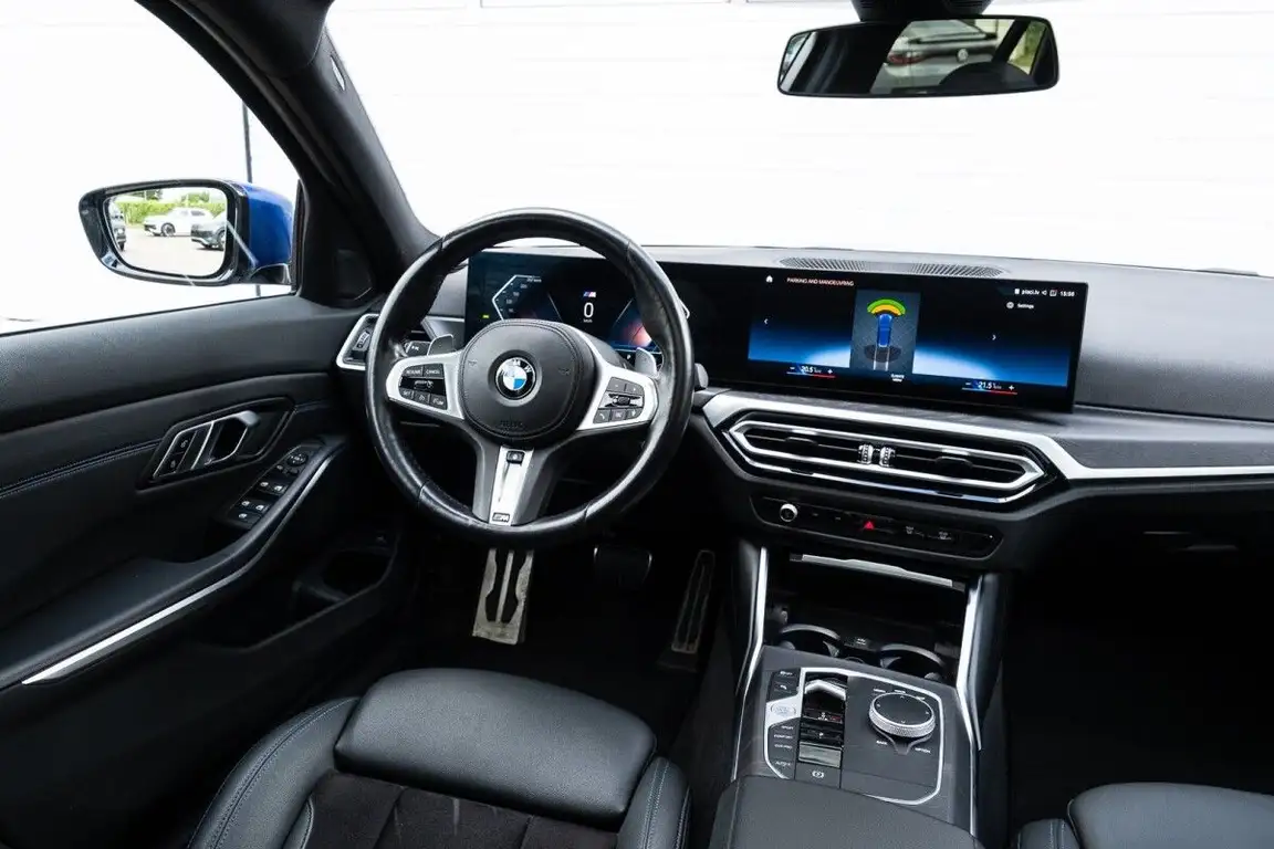 BMW 3 SERIES