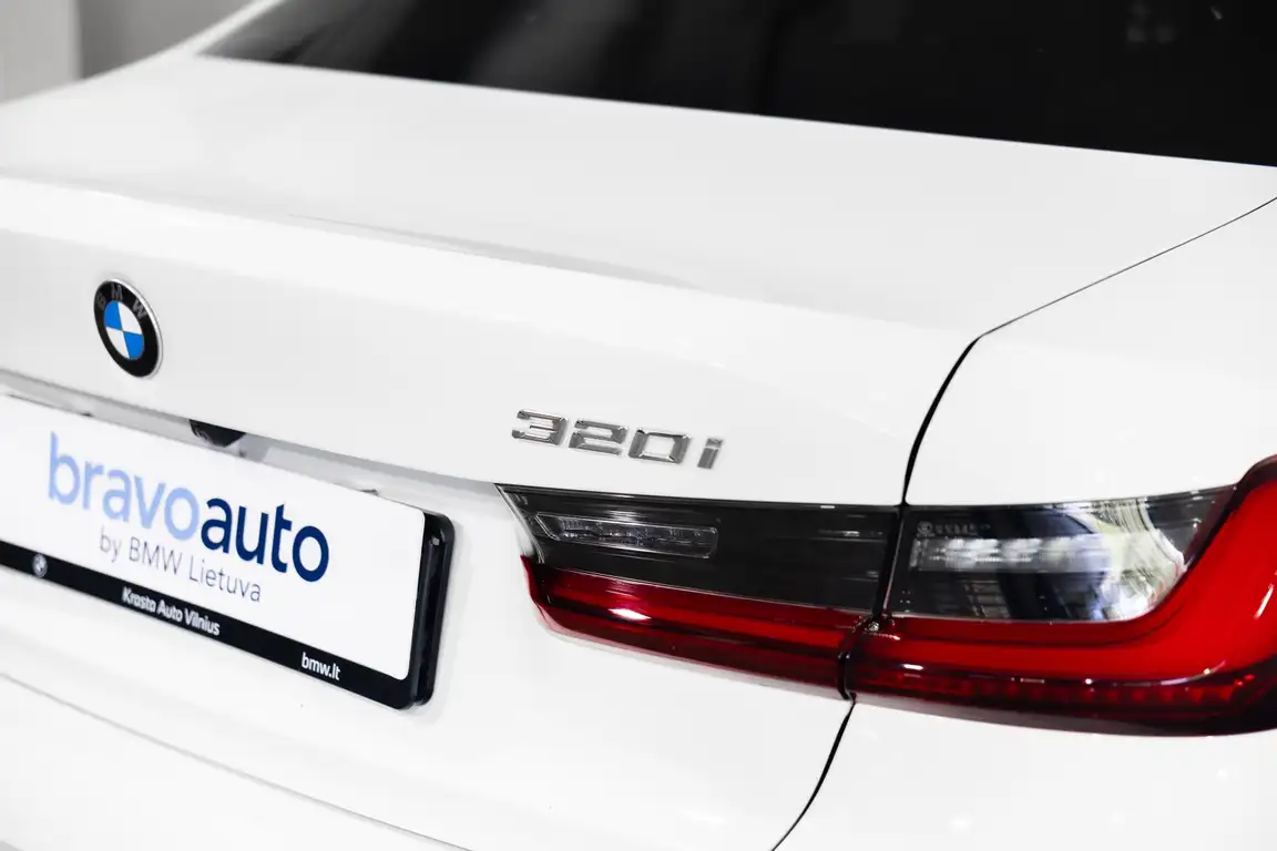 BMW 3 SERIES
