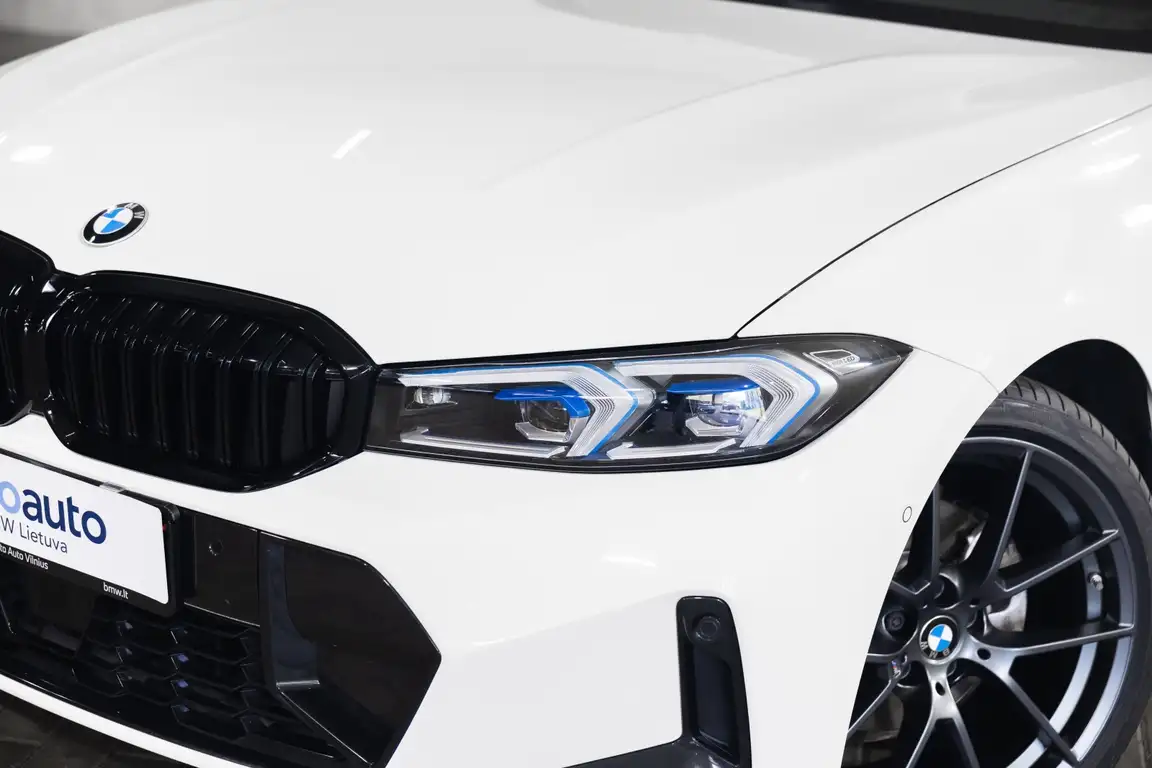BMW 3 SERIES