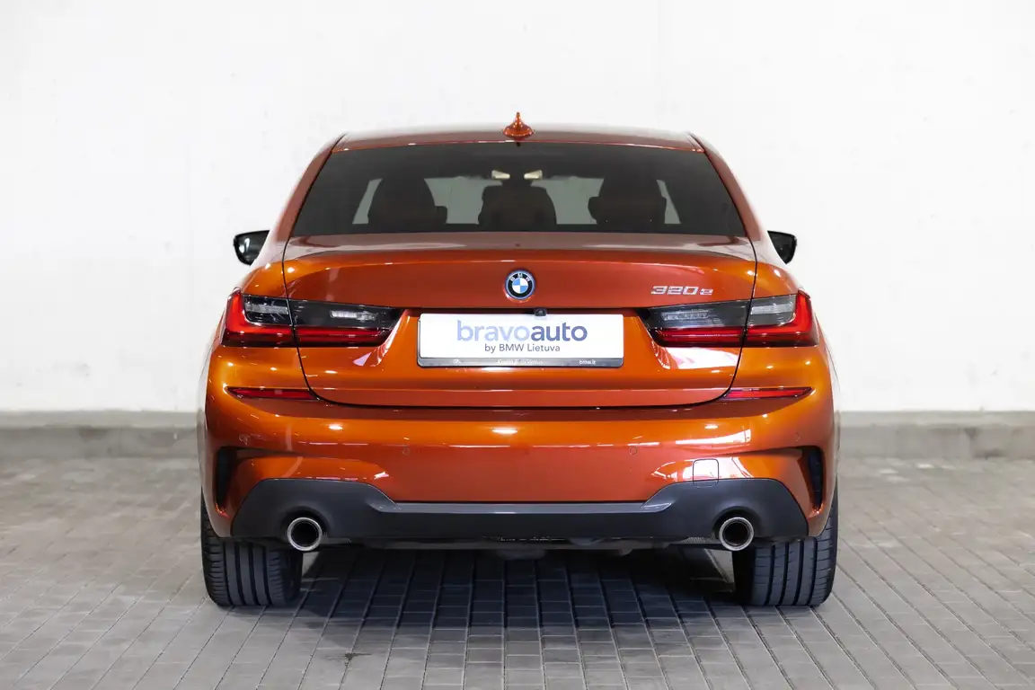 BMW 3 SERIES