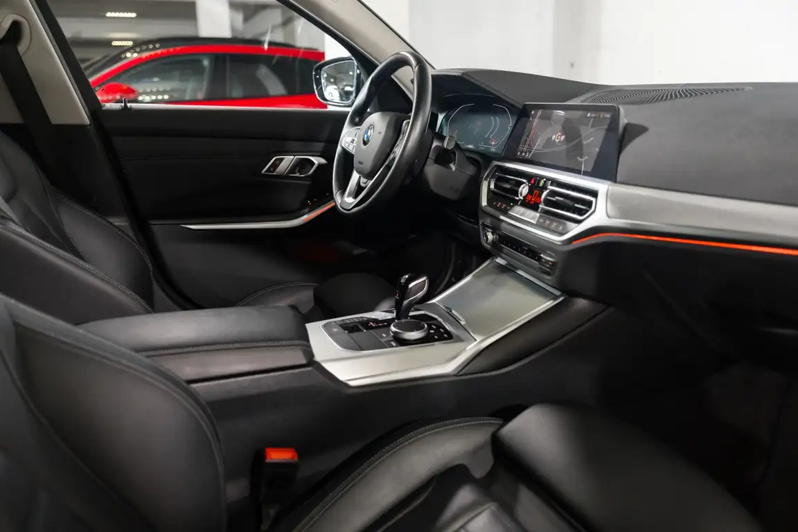 BMW 3 SERIES